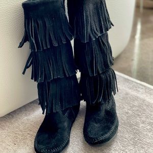 Minnetonka fringe suede boots